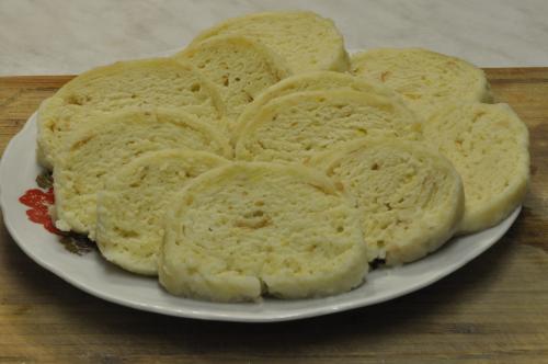 Houskové knedlíky – Snadné recept z Česko kuchyně, hotový za 30 - 45 minut